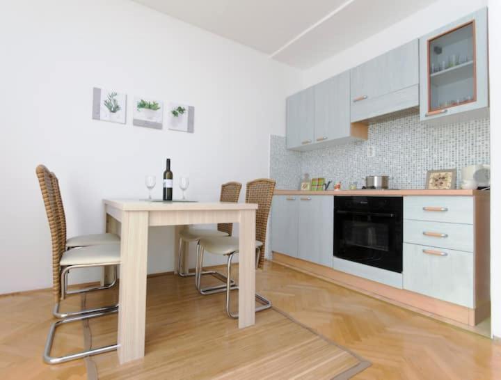 Apartments Jana Makarska Extérieur photo